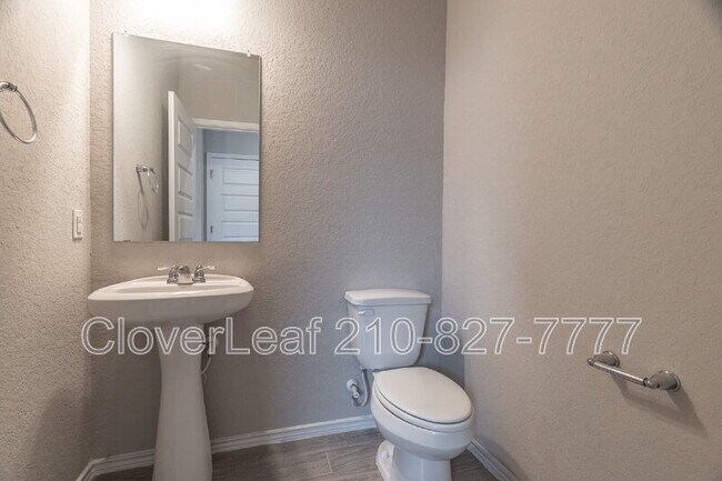 Building Photo - 255 Kinsley Wy