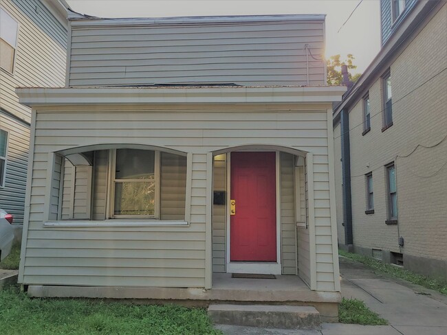 Primary Photo - 2 Bedroom home in Price Hill