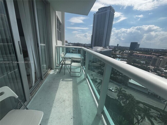Building Photo - 3901 S Ocean Dr
