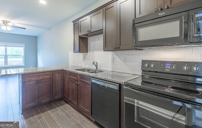 Building Photo - 1280 Binghampton Cir