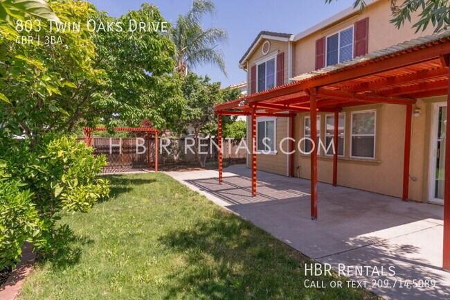Building Photo - 803 Twin Oaks Dr