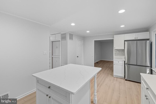 Building Photo - 210 Lastner Ln