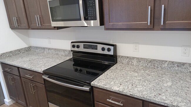 Building Photo - 6112 Andersonville Rd