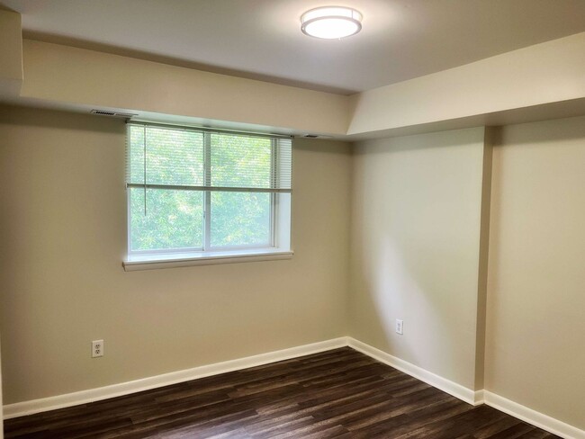 Building Photo - 2 Bed 1 Bath SE DC