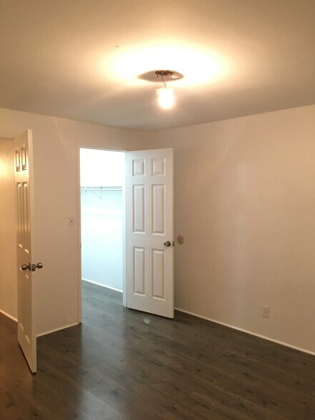 Building Photo - 107 N 3rd St