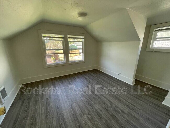 Building Photo - 214 W Euclid Ave