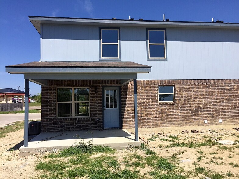 Building Photo - 941 Brookview Dr