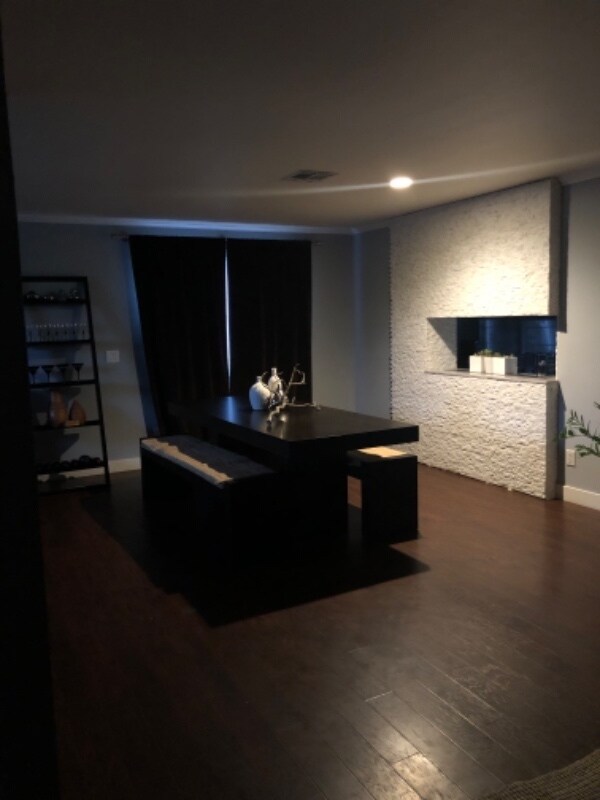 Building Photo - 23330 Victory Blvd