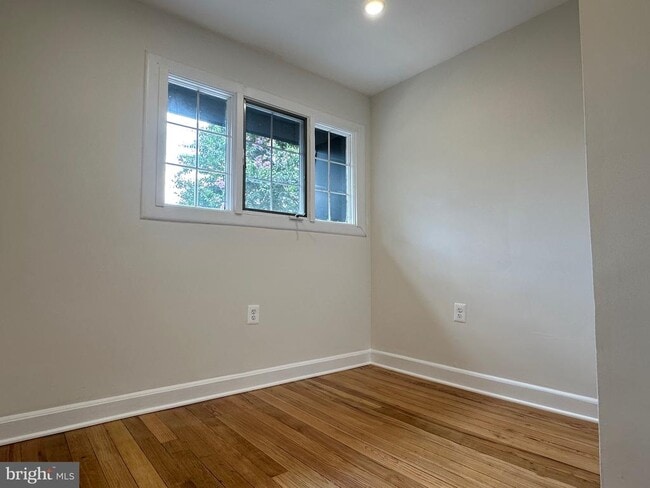 Building Photo - 411 Hampton Ct