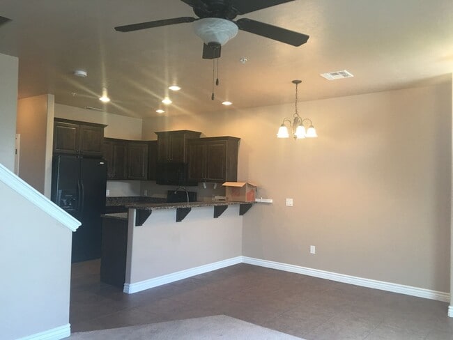 Building Photo - 2 Bedrooms Available in Shared Townhome