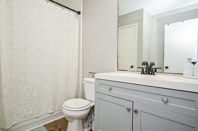 Building Photo - 2534 Halstead Dr