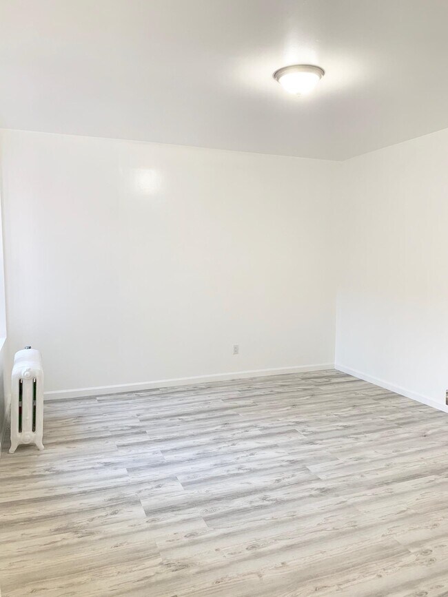 Building Photo - 29-33-33 51st St