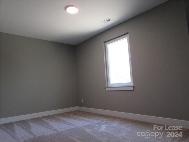 Building Photo - 128 Salem Church Rd