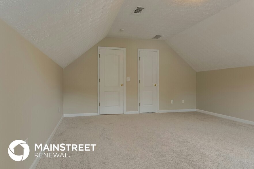 Building Photo - 135 Oak Meadows Dr