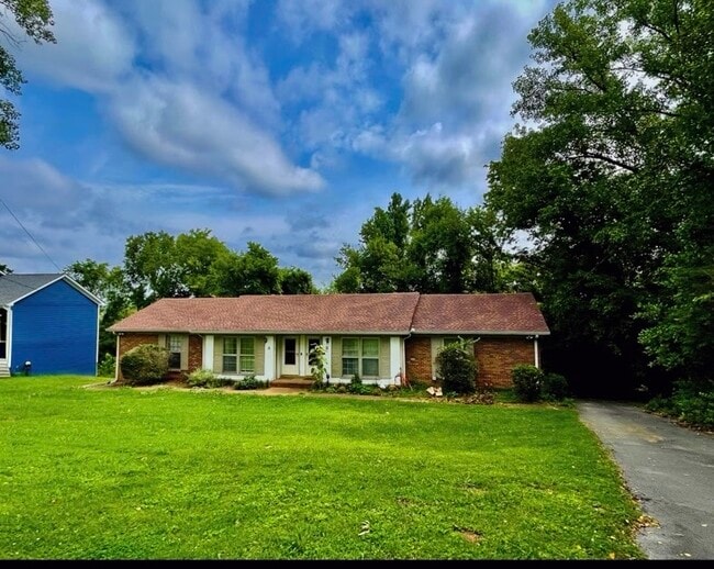 Building Photo - 245 Hickorydale Dr