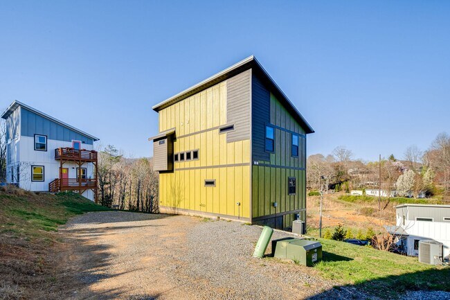 Building Photo - Newly-Built & Energy-Star Certified 3-Bedroom in Swannanoa