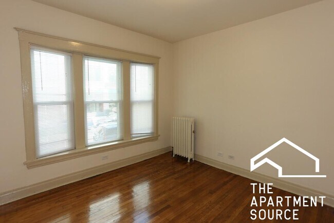 Building Photo - 4716 N Racine Ave