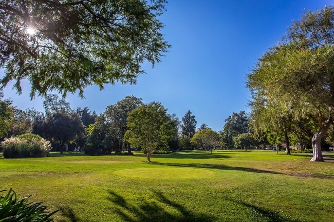 Building Photo - 10335 Wilshire Blvd