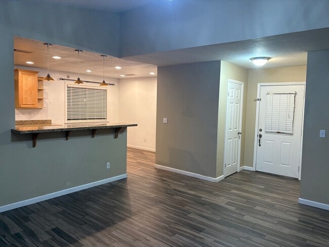 Building Photo - Great 4 bedroom home with pool