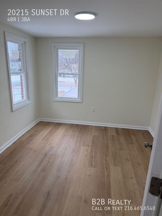 Building Photo - 20215 Sunset Dr