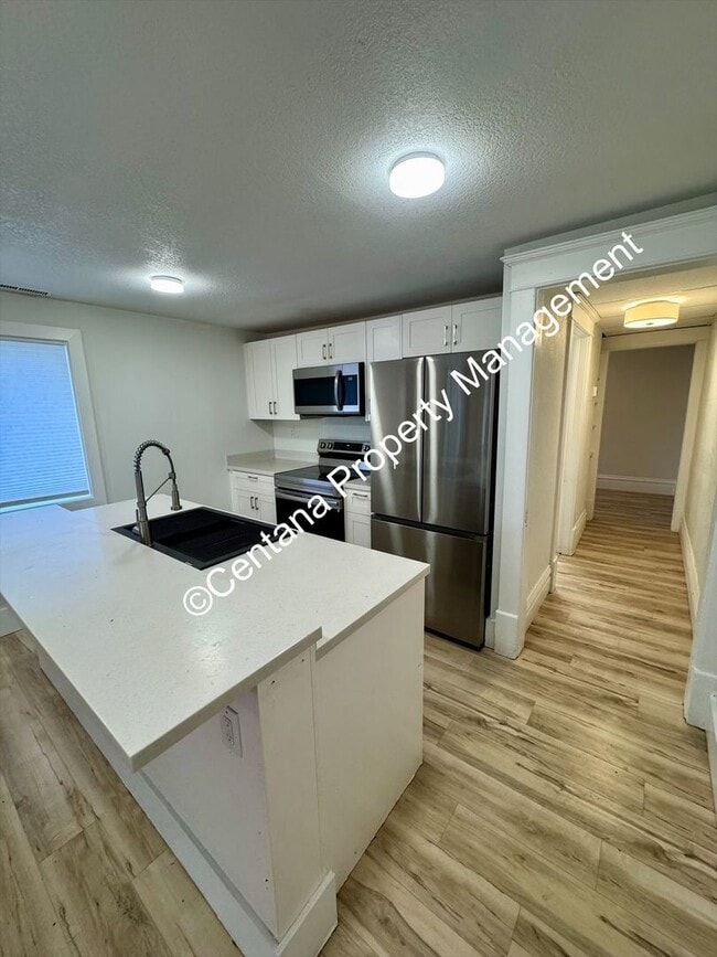 Building Photo - 722 S Montana St