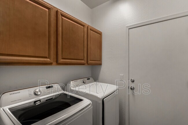 Building Photo - 4211 N 153rd Dr