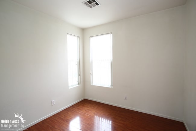 Building Photo - Charming 3Bdm 2Ba Home in Gated Cactus Springs!