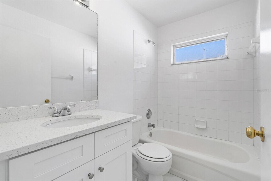 Building Photo - 1504 Silktree Ct