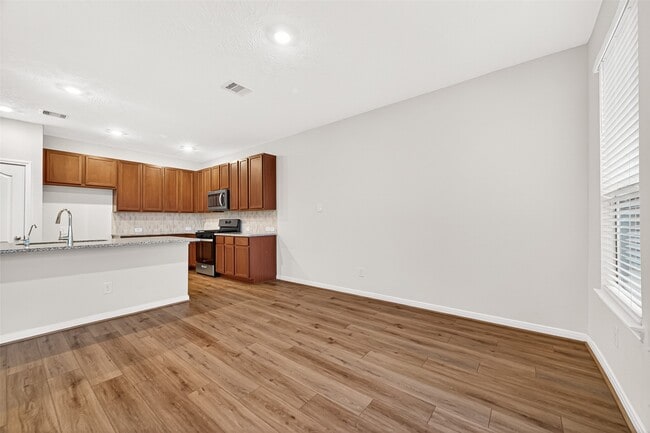 Building Photo - 12602 Blue Jay Dr