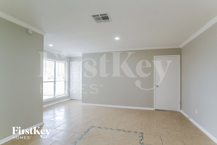 Building Photo - 1710 Kenwick Pl