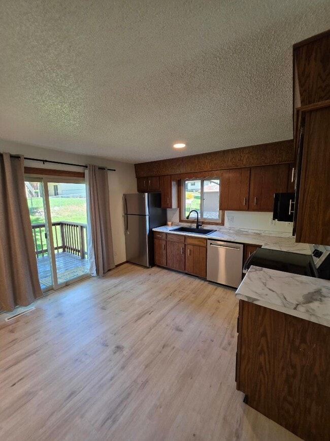 Building Photo - 708 W Interstate Ave