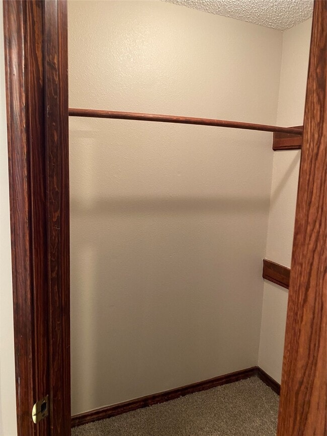 Building Photo - 301 Jansen Dr