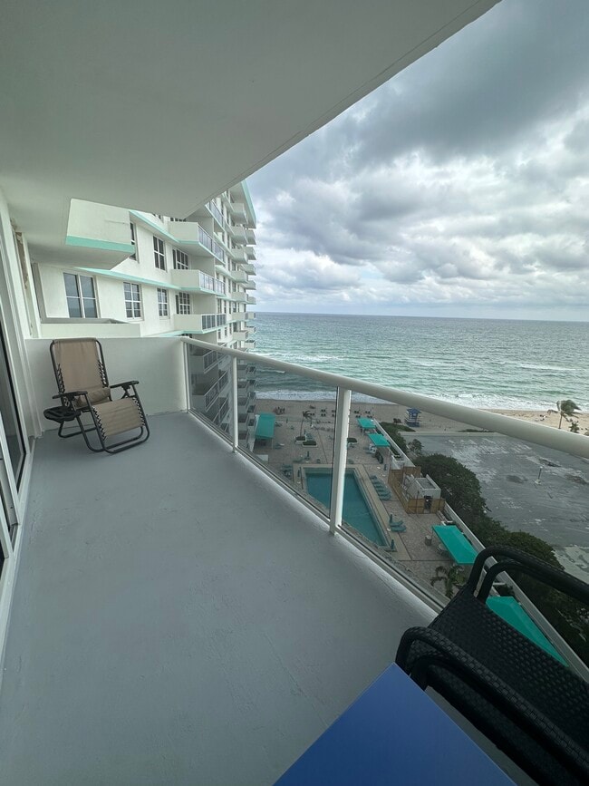 Building Photo - 3725 S Ocean Dr