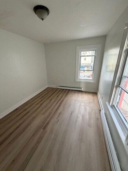 Building Photo - 89 Oraton St
