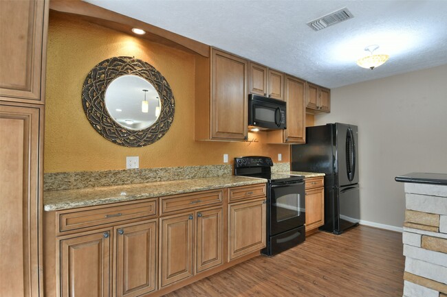 Building Photo - 809 Pecan St