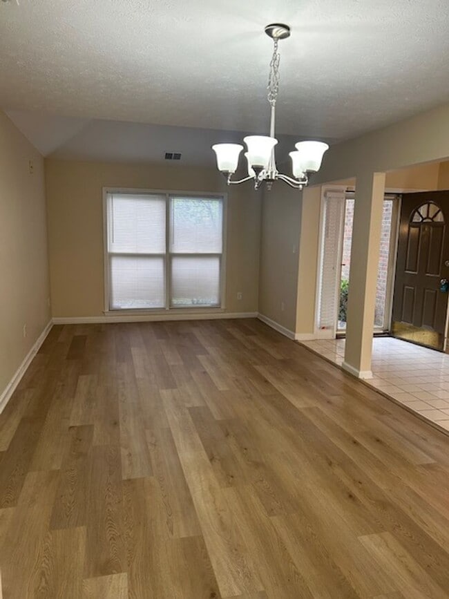 Building Photo - Spacious 2 Story In Willow Bend           20260604