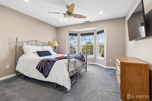 Building Photo - 16 Valley Wood Dr