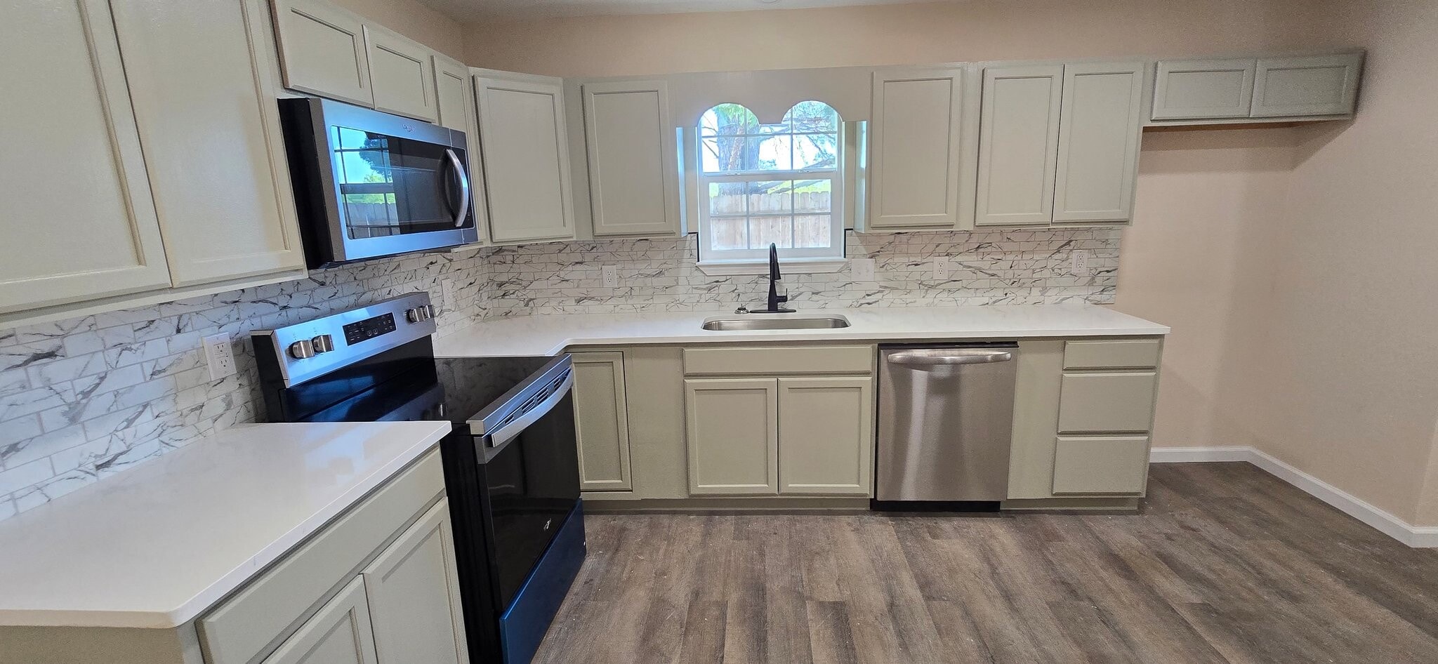 Building Photo - 701-703 Chaparral Cir