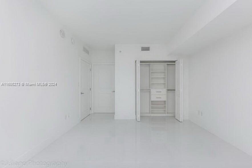 Building Photo - 400 Sunny Isles Blvd