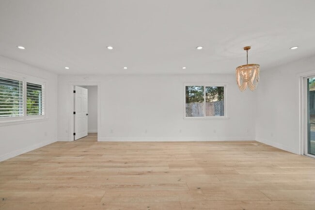 Building Photo - 789 Cañada Rd
