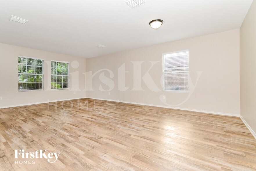 Building Photo - 2801 Spencer Cir