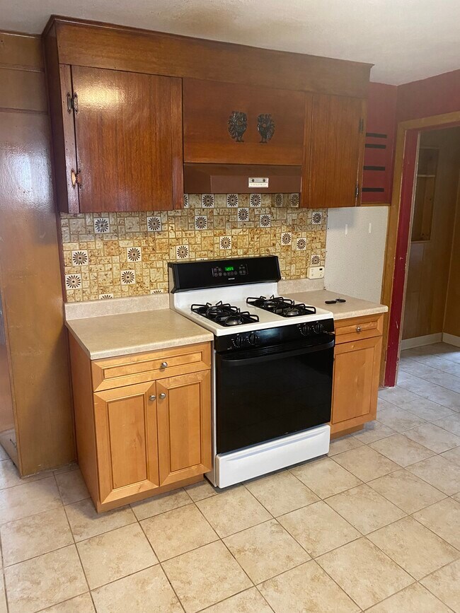 Building Photo - 71 Milton Ave