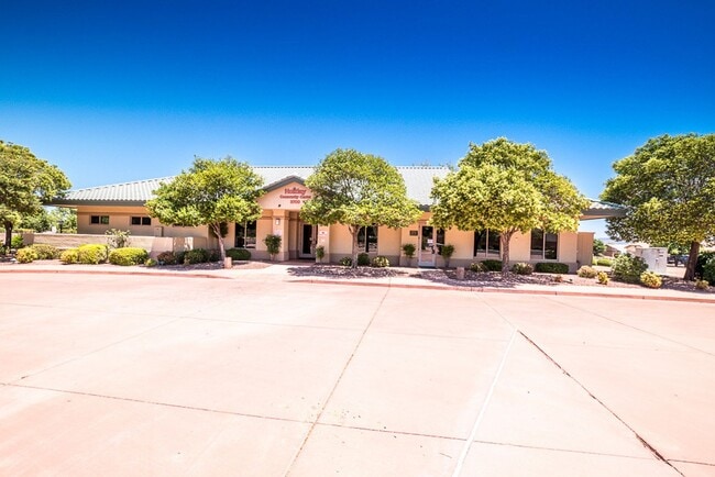 Building Photo - Great Open Floor Plan 3 Bedroom, 2 Bath, Central A/C in Holiday Subdivision!