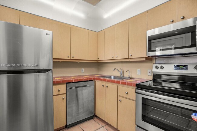 Building Photo - 20500 W Country Club Dr