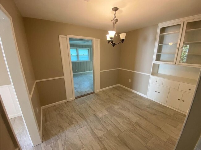 Building Photo - 3540 Farwood Dr