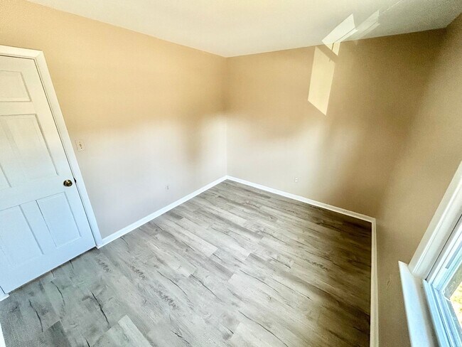 Building Photo - 7953 Meadow Dr