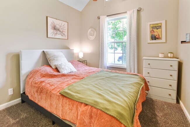 Building Photo - Pet Friendly Three Bedroom with Pool!