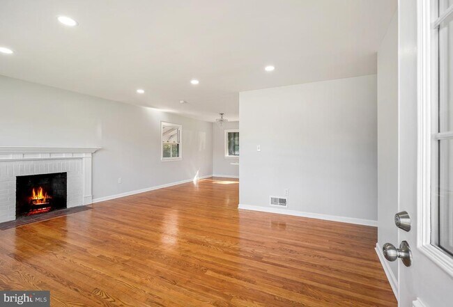 Building Photo - 11309 Cherry Hill Rd