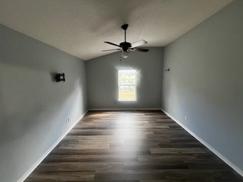 Building Photo - Beautiful 3BR/2BA Waterfront Home