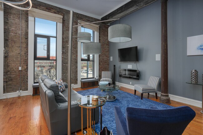 Building Photo - 415 E Market St